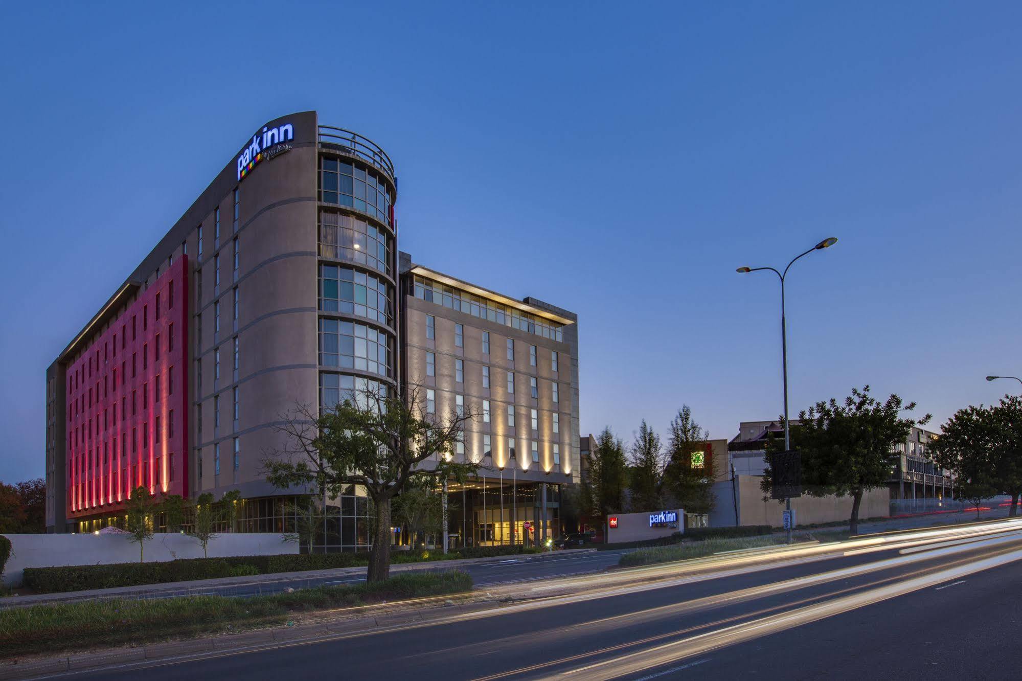 Park Inn Sandton Joanesburgo Exterior foto