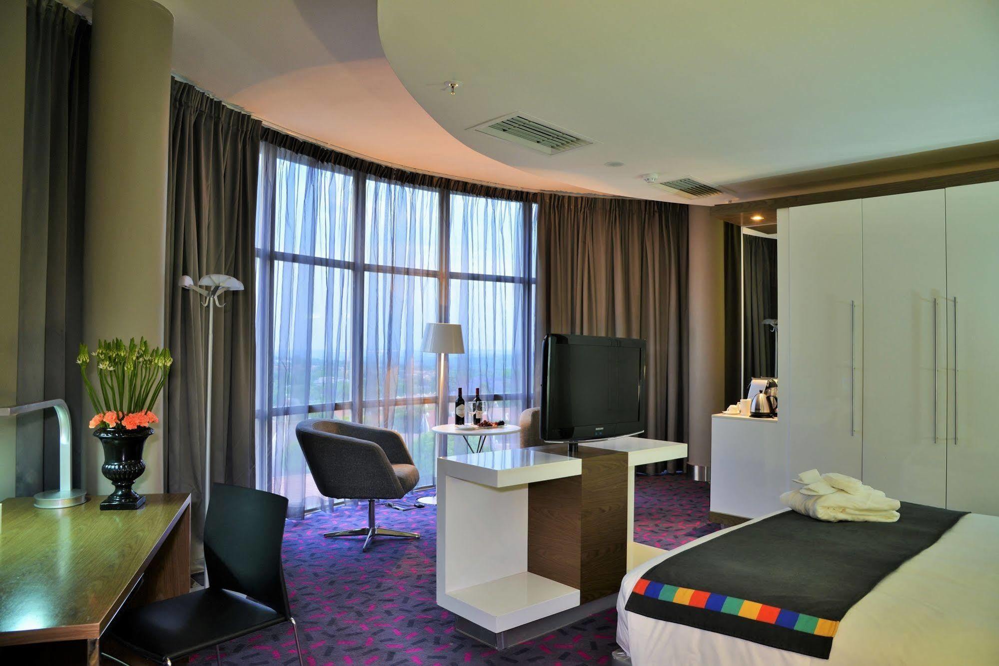 Park Inn Sandton Joanesburgo Exterior foto